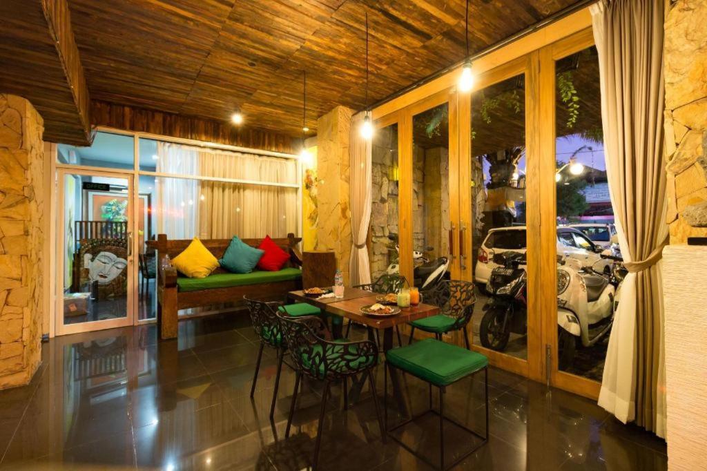 Hadi Poetra Hotel Kuta Lombok Exterior foto